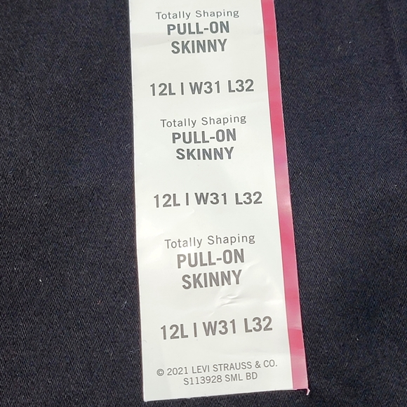 Signature by Levi Strauss & Co. Gold Label Totally Shaping Pull-on Skinny Jeans - Picture 5 of 11